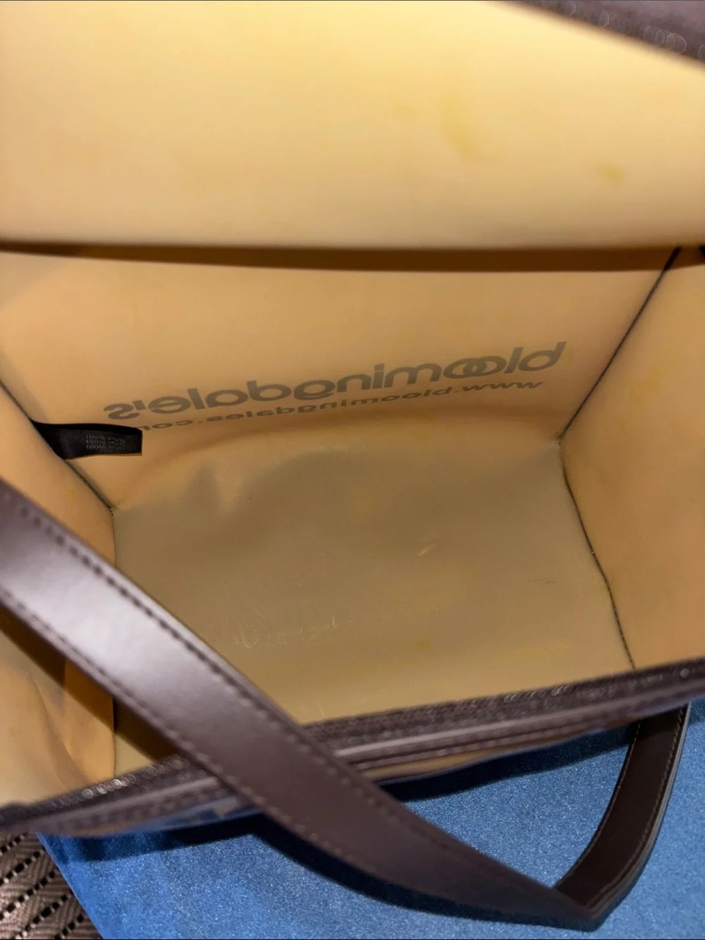 Rare Lunch Bag Crossbody - Picture 7 of 9